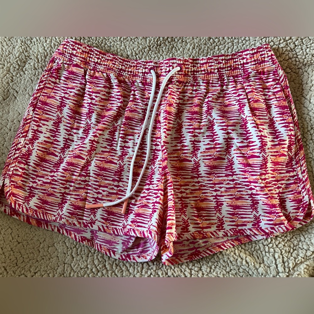 Vineyard Vines women’s performance shorts